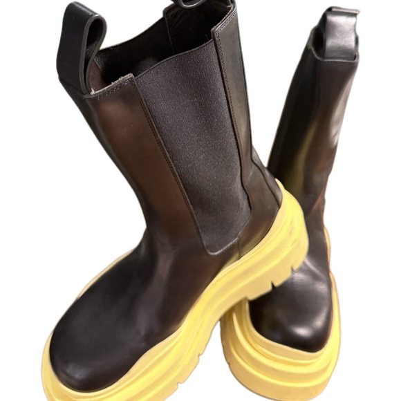 Bottega Veneta Black/Yellow Tire Chealsea Boots Women Size 35 - Picture 2 of 4